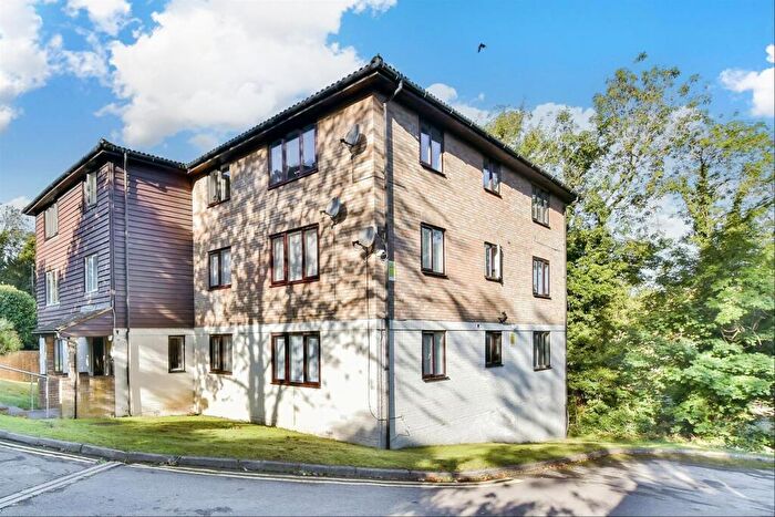 1 Bedroom Apartment For Sale In Fairbairn Close, Purley, Surrey, CR8