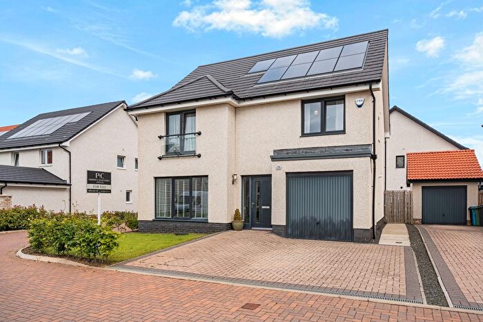 4 Bedroom Detached House For Sale In Buchan Square, East Calder, EH53