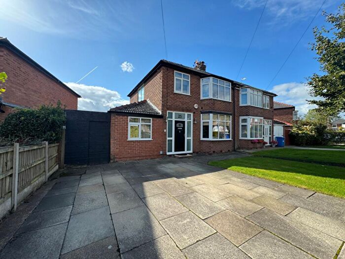 3 Bedroom House For Sale In Maple Grove, Worsley, M28
