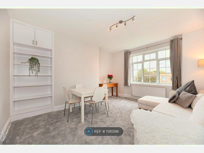 2 Bedroom Flat To Rent In Lang House, London, SW8