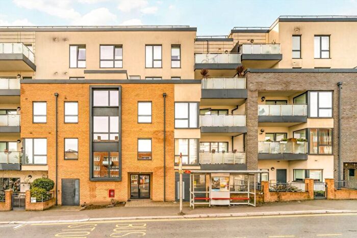 2 Bedroom Flat For Sale In Station Road, London, N11