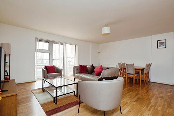 3 Bedroom Flat For Sale In Freshmans House, Queen Mary Avenue, London, E18