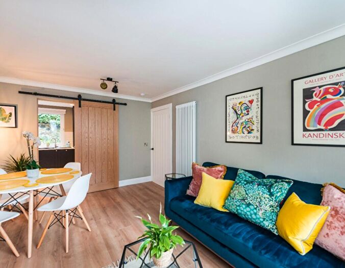 1 Bedroom Flat To Rent In Dean Path, Edinburgh, EH4