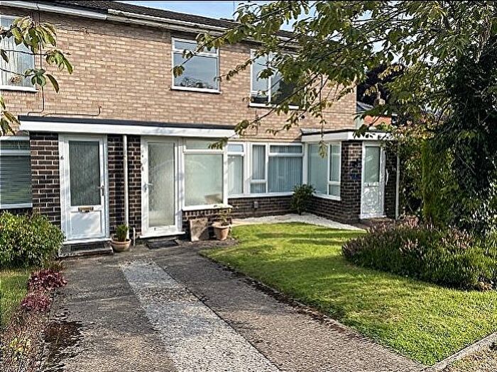 2 Bedroom Flat To Rent In Chequerfield Drive, Pennfields, Wolverhampton, WV3