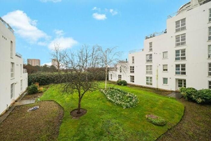 2 Bedroom Flat To Rent In Barrier Point Road, London, E16