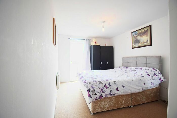 2 Bedroom Flat For Sale In Morris Walk, Dartford, DA1