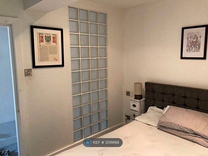 1 Bedroom Flat To Rent In Shaw Road, Stockport, SK4