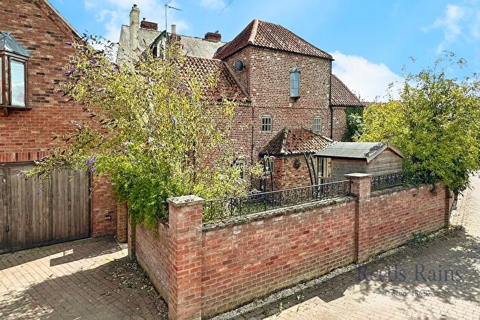 3 Bedroom Detached House For Sale In Breighton, Selby, East Riding Of Yorkshi, YO8