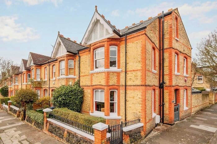 3 Bedroom Terraced House To Rent In Wellington Road, Ealing, London, W5
