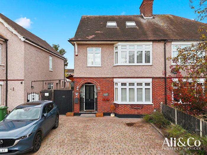 4 Bedroom Semi Detached House For Sale In Victoria Avenue, Grays, RM16