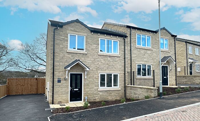 3 Bedroom Semi-Detached House For Sale In Delf Hill, Rastrick, HD6