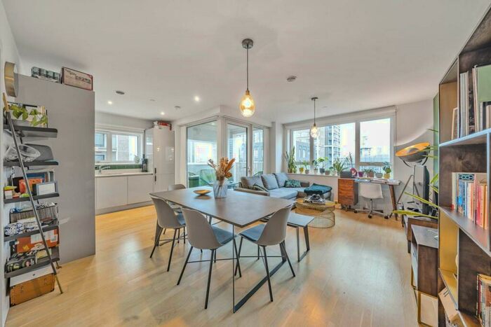2 Bedroom Flat For Sale In Heygate Street, Elephant And Castle, London, SE17