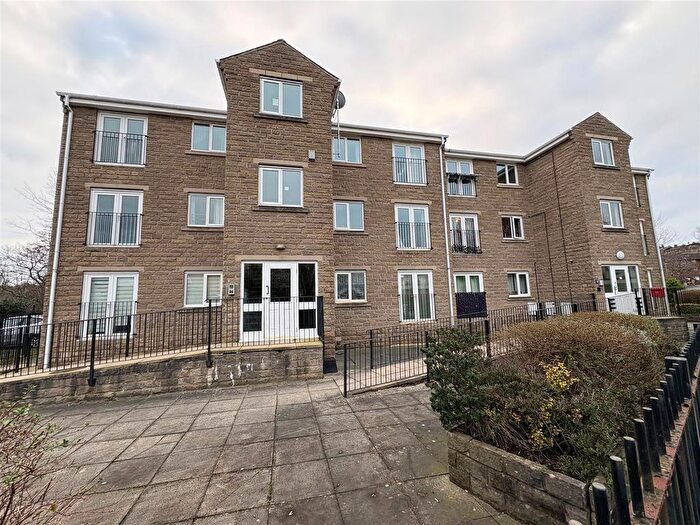 2 Bedroom Flat For Sale In Balme Road, Cleckheaton, BD19
