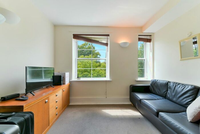 3 Bedroom Flat To Rent In Vauban Estate, London, SE16