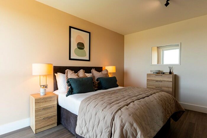 1 Bedroom Flat To Rent In Flat, Mitre Yard, - Scrubs Lane, London, NW10