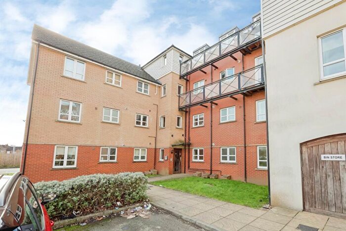 2 Bedroom Flat For Sale In River View, Northampton, NN4