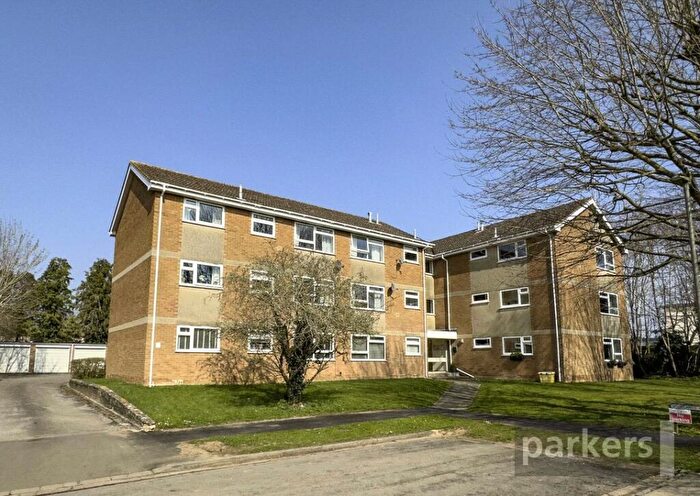 2 Bedroom Apartment For Sale In Woodlands Court, Witney, Oxfordshire, OX28