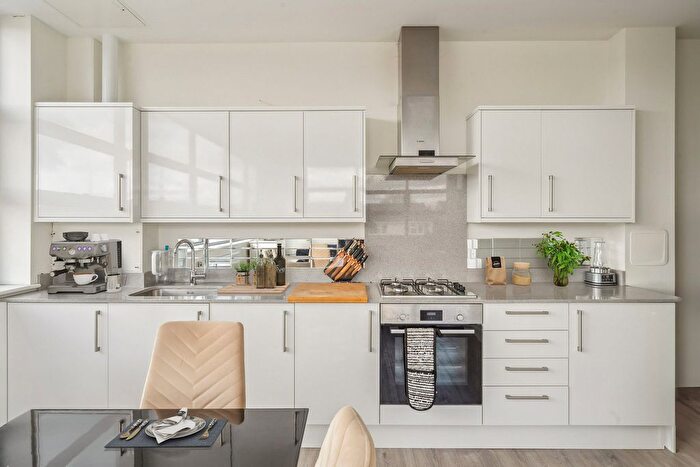 1 Bedroom Studio To Rent In Heron Drive, Slough, SL3