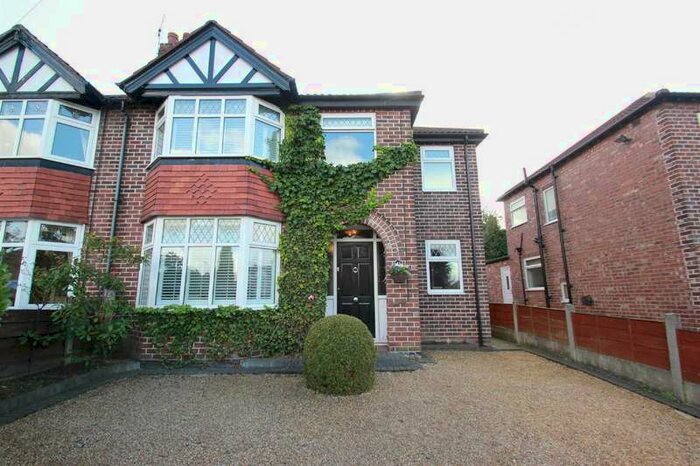 4 Bedroom Semi-Detached House To Rent In Sandileigh Avenue, Hale, WA15 8ar.