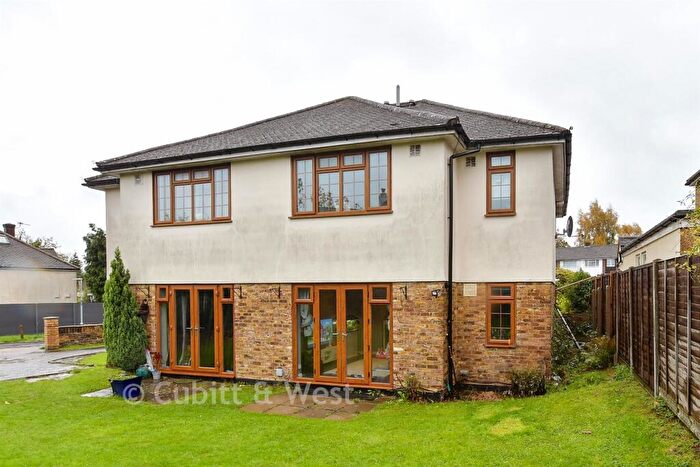 2 Bedroom Flat For Sale In Brighton Road, Lower Kingswood, Tadworth, Surrey, KT20