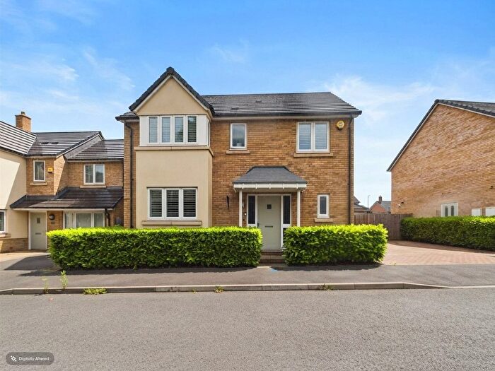 4 Bedroom Detached House For Sale In Century Lane, Wexham, Berkshire, SL2