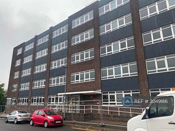 1 Bedroom Flat To Rent In Hill House, Mansfield, NG18