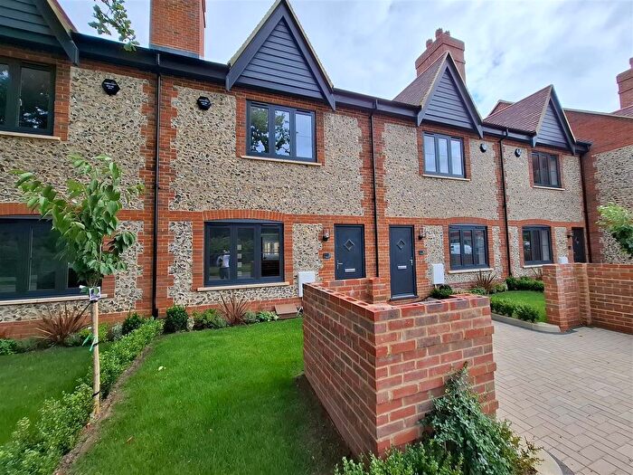 4 Bedroom Property To Rent In Chapel Croft, Chipperfield, WD4