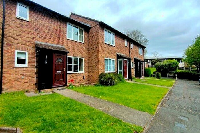 2 Bedroom Flat To Rent In Badgers Copse, Orpington, BR6