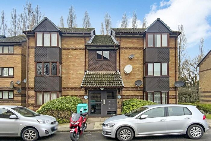 Studio To Rent In Harp Island Close, Neasden, NW10