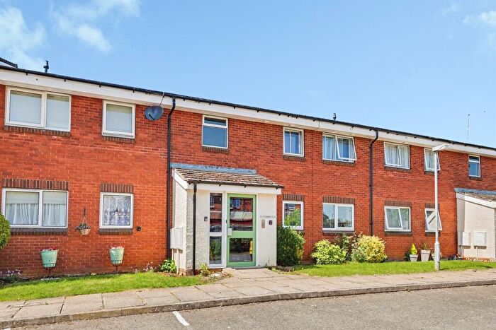 2 Bedroom Flat For Sale In Elmhurst Court, Northampton, NN3