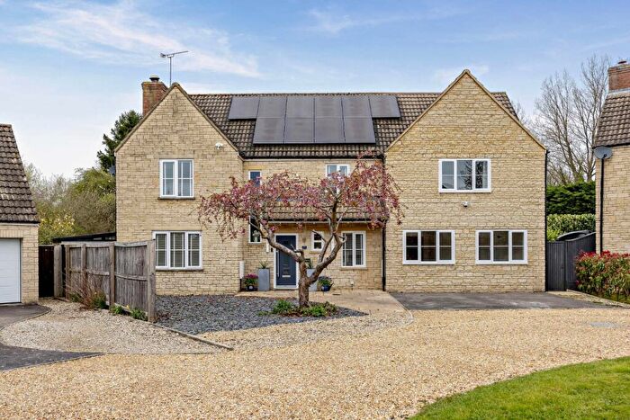 6 Bedroom Detached House For Sale In Perrinsfield, Lechlade, Gloucestershire, GL7