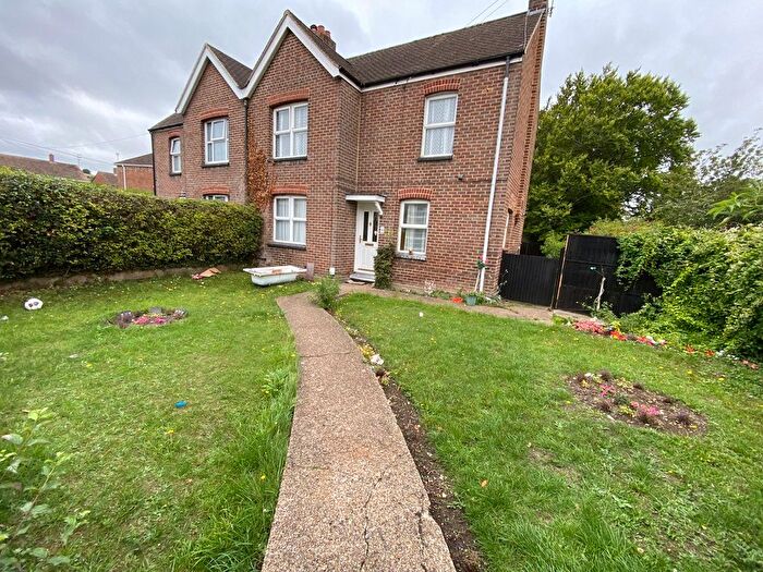 3 Bedroom Semi-Detached House To Rent In Hayhurst Road, Luton, LU4
