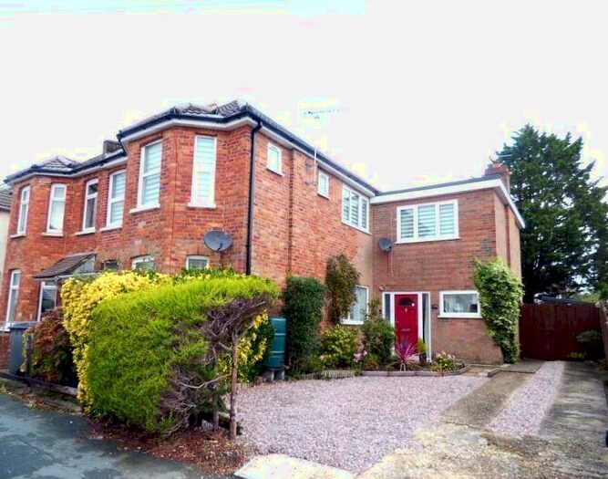 2 Bedroom Flat To Rent In Capstone Road, , Bournemouth, BH8