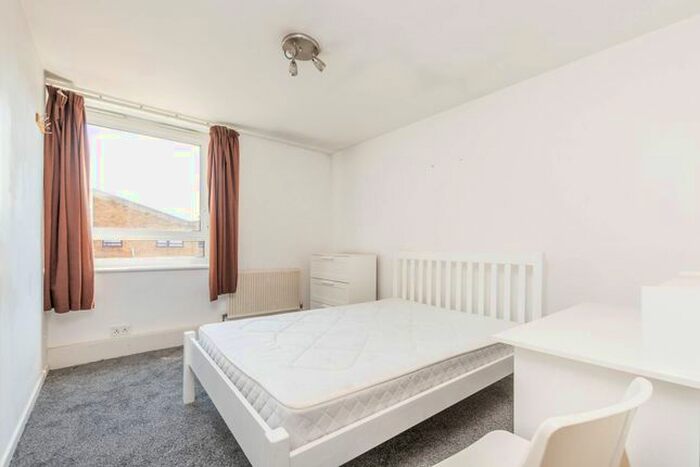 3 Bedroom Flat To Rent In Maskell Road, Earlsfield, London, SW17