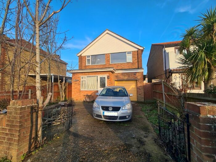 3 Bedroom Detached House To Rent In Rosebery Road, Chatham, ME4