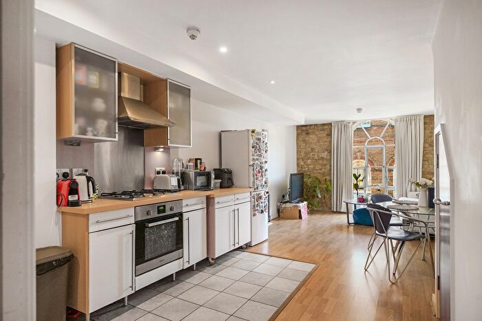 2 Bedroom Flat To Rent In Hopton Road, London, SE18