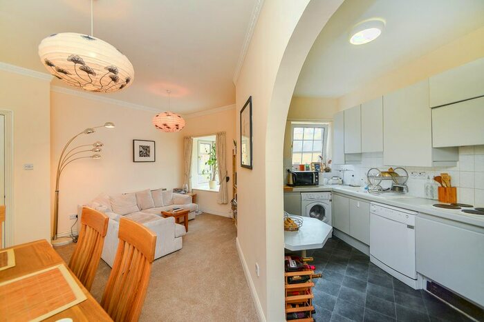 2 Bedroom Flat To Rent In The Octagon, Brighton Marina, BN2