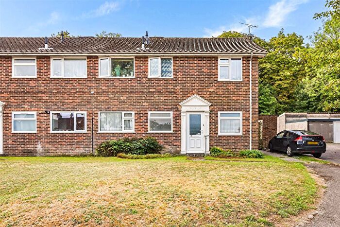 2 Bedroom Maisonette For Sale In Neville Close, Andover, SP10