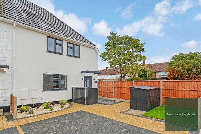 3 Bedroom House For Sale In Princes Park, Rainham, RM13