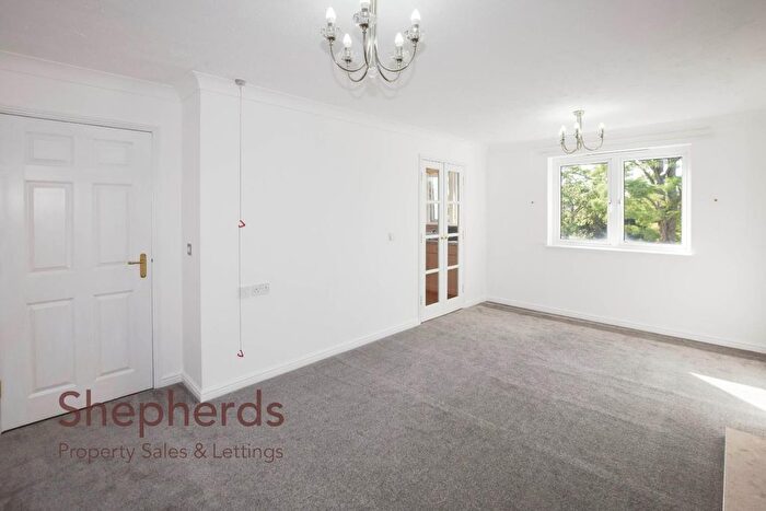 1 Bedroom Flat For Sale In Friends Avenue, Cheshunt, Waltham Cross, EN8