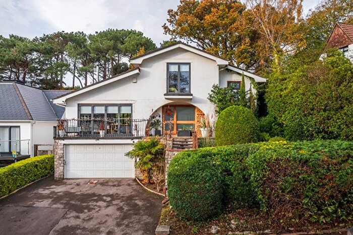 3 Bedroom Detached House For Sale In Kings Avenue, Penn Hill, BH14