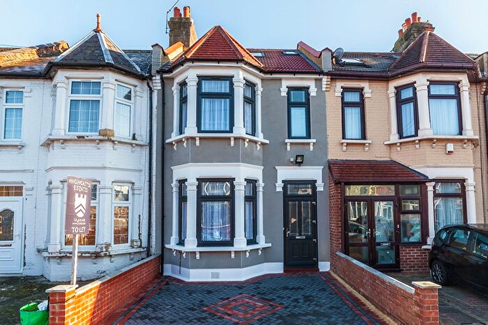 5 Bedroom Terraced House For Sale In Sandyhill Road, Ilford, IG1