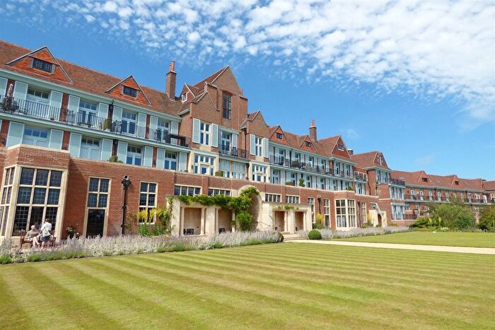 2 Bedroom Flat To Rent In King Edward Vii Apartments, Kings Drive, Midhurst, West Sussex, GU29