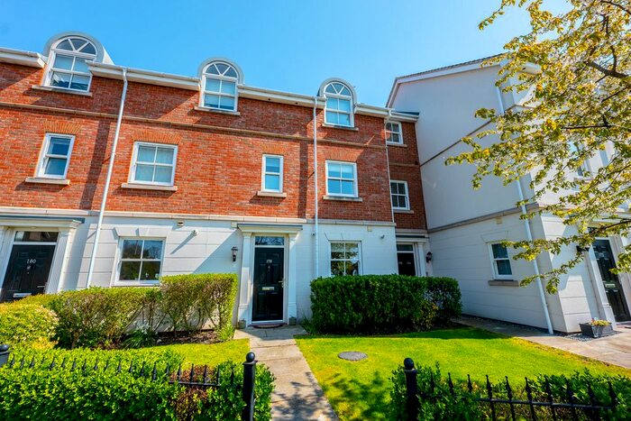 2 Bedroom Flat To Rent In Thorpe Hall Avenue, Southend-On-Sea, SS1