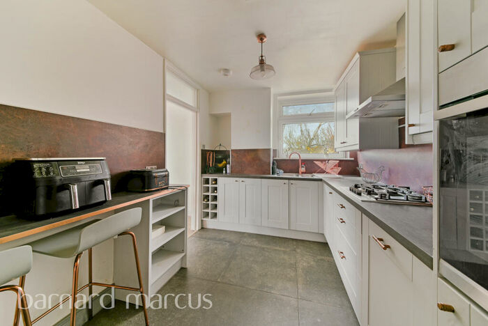 3 Bedroom Apartment To Rent In Strode Close, Muswell Hill, N10