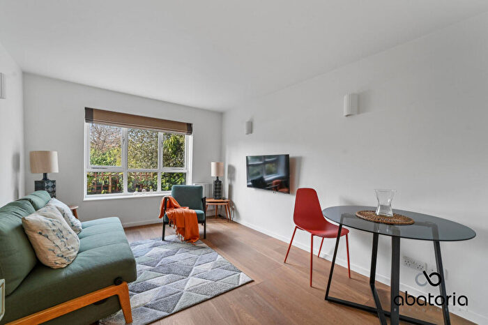 1 Bedroom Apartment For Sale In Baltic Court, Archangel Street, London, SE16