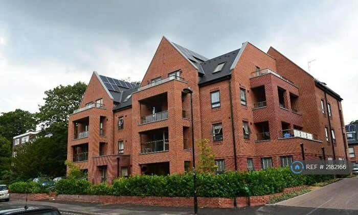 2 Bedroom Flat To Rent In Moore Close, Southampton, SO15