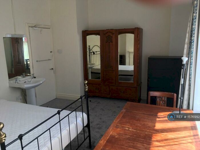 5 Bedroom Terraced House To Rent In Thurlby Street, Manchester, M13