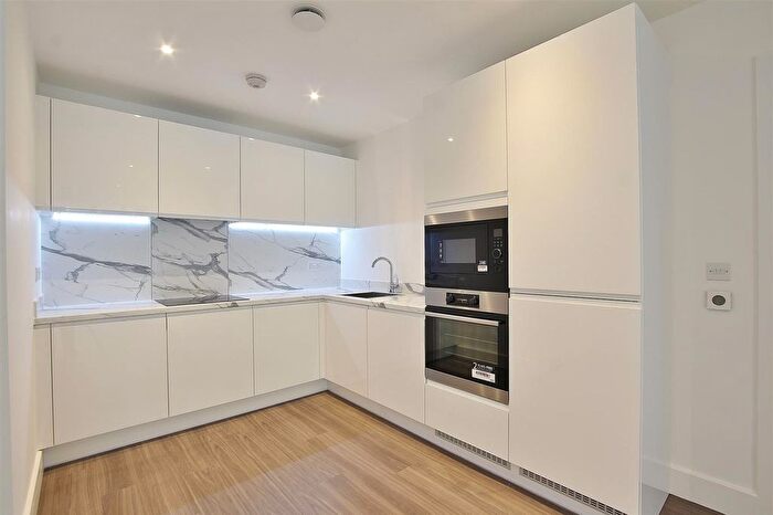 2 Bedroom Flat To Rent In Frazer Nash Close, Boulogne House Frazer Nash Close, TW7