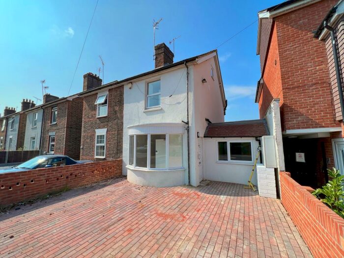 1 Bedroom Flat To Rent In North End, London Road, RH19